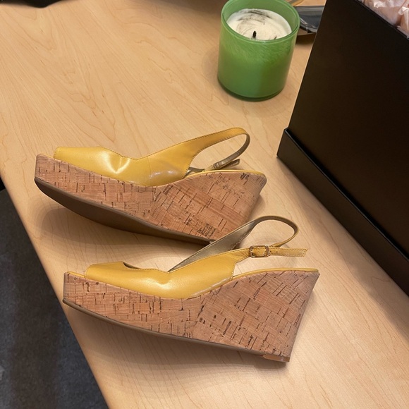 Cute shoes ! - Picture 2 of 3